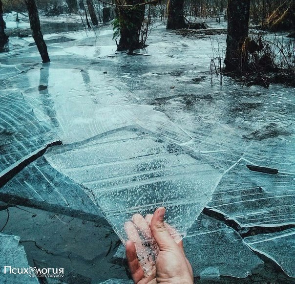 Знай, у каждого разное «больно», Знай, у каждого разное «страшно». Не суди со своей колокольни ...