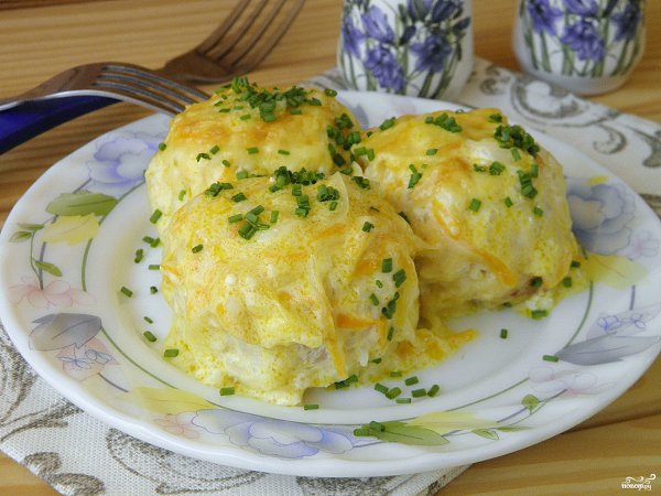 Тефтели под сметанным соусом.Ингредиенты:Куриное филе — 600 ГраммЯйцо — 1 ШтукаСметана — 1 СтаканЛук ...