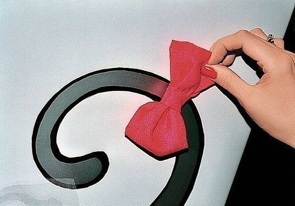 Украшаем холодильник. Материалы и инструменты: рисунок кошки, самоклеящаяся пленка, маркеры — ... - 6
