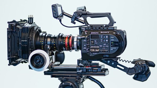      ?      Sony-FS7