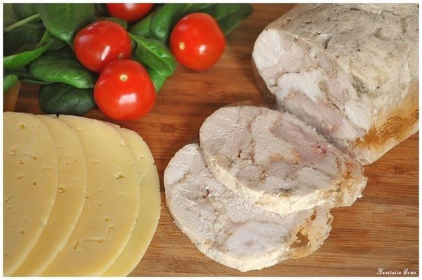 Замена колбасе - куриный рулет.Ингредиенты:1 кг куриного филе,25 г. желатина,2 зубчика ...