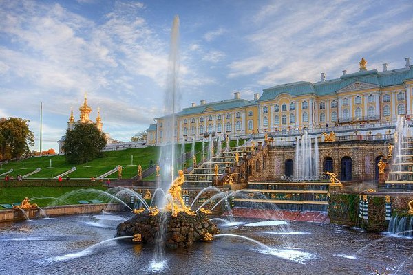 Весенний праздник фонтанов в Петергофе. На Большом каскаде музейного заповедника «Петергоф» пройдёт ...