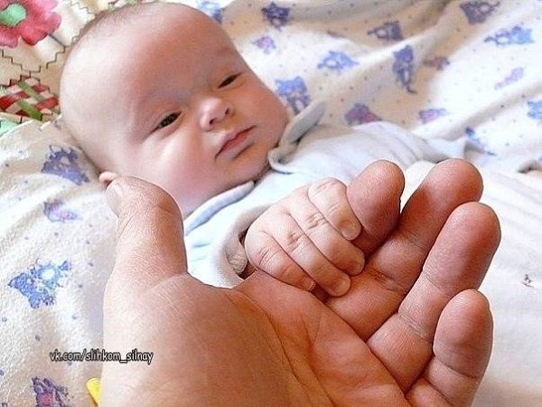 У меня есть ангелочек, а зовут его — Сыночек! А у Сына есть охрана, а зовут охрану — Мама!