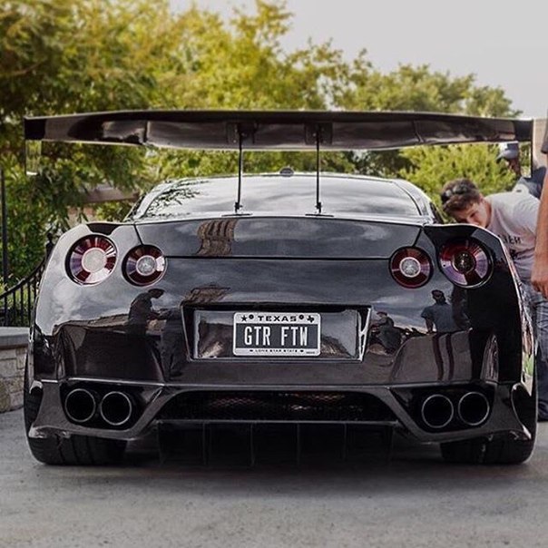 Nissan GT-R