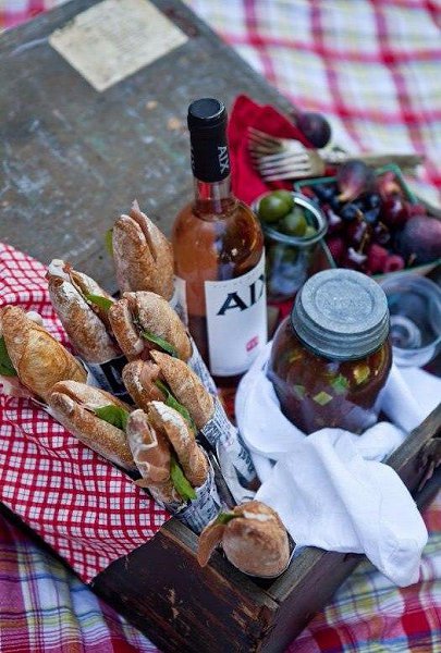 Радуйся маленьким радостям. Когда-нибудь ты посмотришь назад и поймешь, что это и были настоящие ...