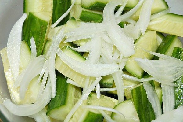 Огурцы по-корейски. Многие любят покупать на рынках различные овощные салаты по-корейски. Одними из ... - 3
