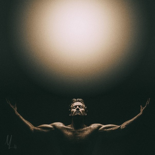 Фразы Стругацких, которые научат мыслить шире. .1) 83% всех дней в году начинаются одинаково: звенит ...