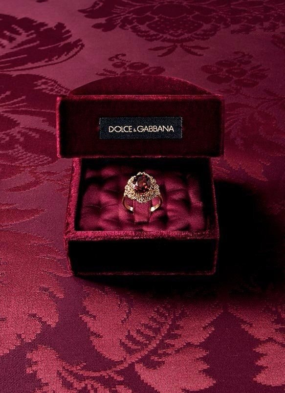    DOLCE&GABBANA. - 6