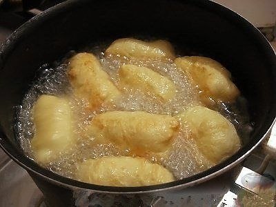 Казахские баурсаки. 500 мл. молока 2 ст. л. сметаны 30 гр. сливочного масла 200 мл. подсолнечного ... - 5