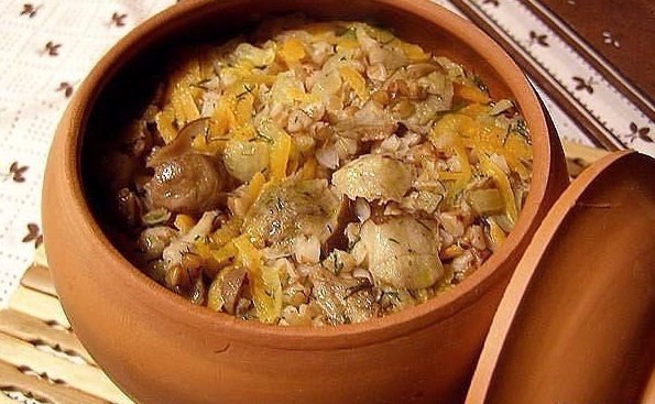 ТОП-10 потрясающих рецептов блюд в горшочках.1.Жаркое из курицы по-русскиИнгредиенты:Курица весом ... - 4