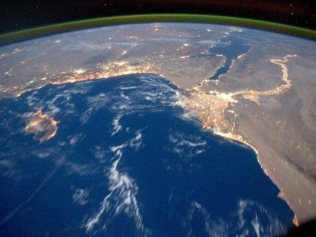 Когда у Рэя Брэдбери спросили, почему не сбылись его рассказы, и люди до сих пор не осваивают Марс, ...