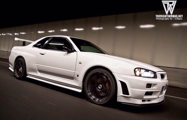 Nissan Skyline R34 GTR - 2