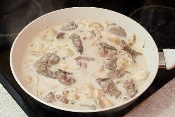 Куриная печень с грибами в сливочном соусе. Ингредиенты на 6 порций: 1 кг куриной печени (у меня ... - 5