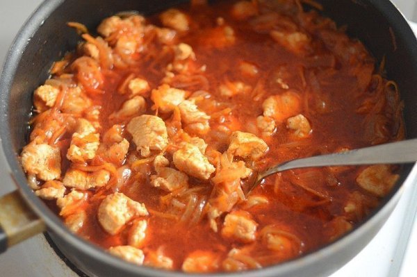 Гуляш из курицы. Гуляш из курицы просто великолепен если вы отдаете предпочтение диетическим ...