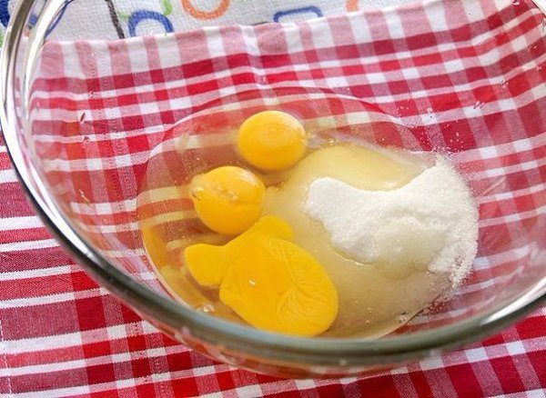 Очень вкусная шарлотка-лентяйка.Нам понадобится :9 столовых ложек растительного масла без запахапол ... - 2