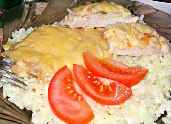 Сочное куриное филе, запечённое в духовке со сметано-чесночном соусе и сыром. Простое и быстрое в ... - 3