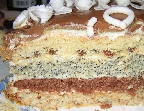 Торт проще простого.Коржей всего четыре: с изюмом, какао, маком, орехамиИнгредиенты:для одного ...