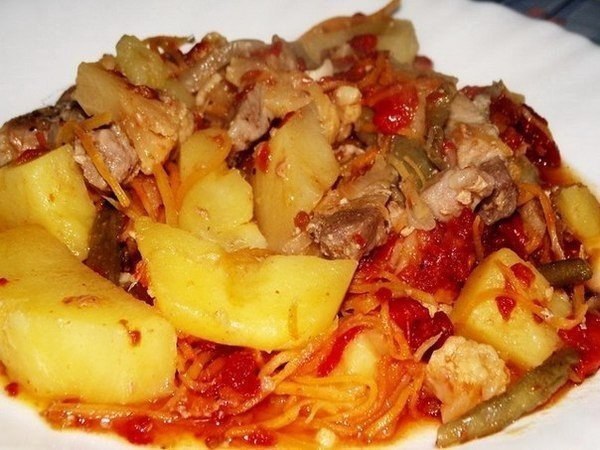 Ароматное рагу.Мясо-500 гр (можно и на кости)Картофель-300 грЛук-1 большаяЧеснок-5 ...