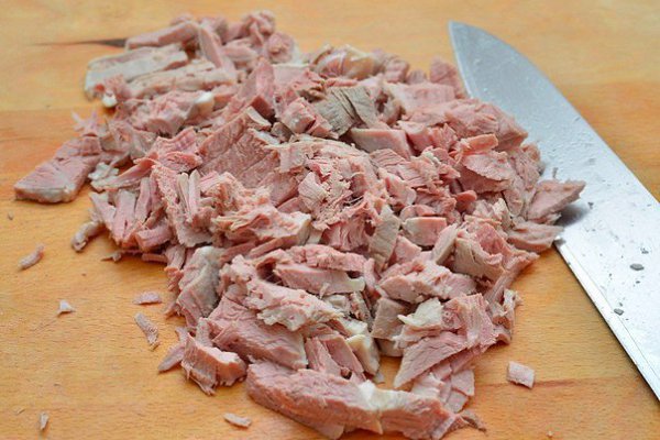 Украинский борщ.Ингредиенты:Мясо свиное — 700 гСвёкла — 2 шт.Картофель — 6 шт.Капуста белокочанная — ... - 2