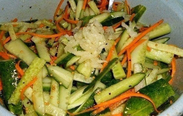 Огурчики по-корейски - вкуснятина! Ингредиенты: 4 кг огурцов 1 кг морковки 1 стакан сахара 1 стакан ...