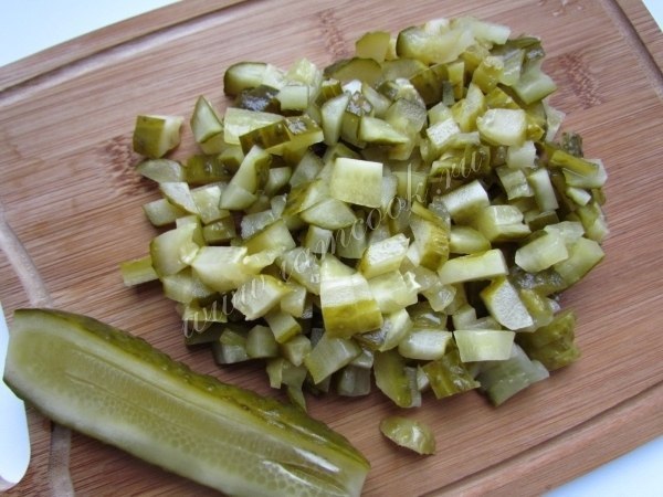 Солянка с колбасой и курицей.Ингредиенты:Куриная грудка - 350-400 граммов;колбаса копченая - 200 ... - 7