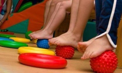УПРАЖНЕНИЯ ДЛЯ СТОП! Свод стопы формируется у детей 3–4 лет. Однако относительная слабость мышц и ...