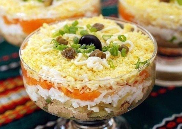 Супер-салатик с куриной печенью и маринованным огурцами! Ингредиенты: 350 гр куриной печени 10 ...