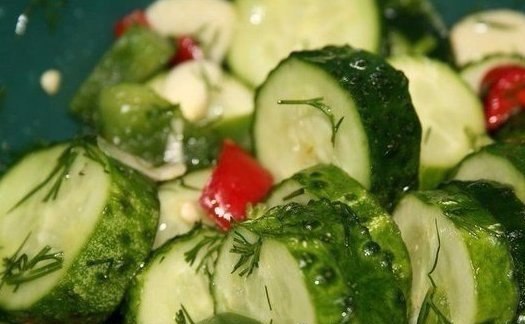 Огурцы с чесноком и укропом.Ингредиенты:Огурцы — 500 ГраммЧеснок — 3-5 ЗубчиковПучок укропа — 1 ...