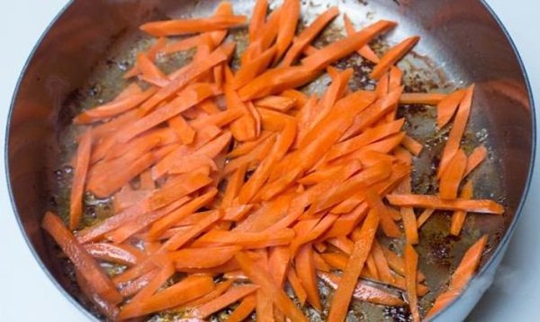 Жареное мясо с овощами.Ингредиенты:Говяжьи ребра — 800 гМорковь — 2 шт.Брокколи — 1 шт.Спаржа — 400 ... - 4