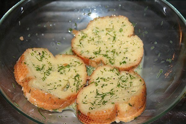 ГРЕНКИ С ПОМИДОРАМИ И СЫРОМ К ЗАВТРАКУ.Экспресс-рецепт! ИНГРЕДИЕНТЫ: 3 кусочка хлеба, лучше всего от ... - 3