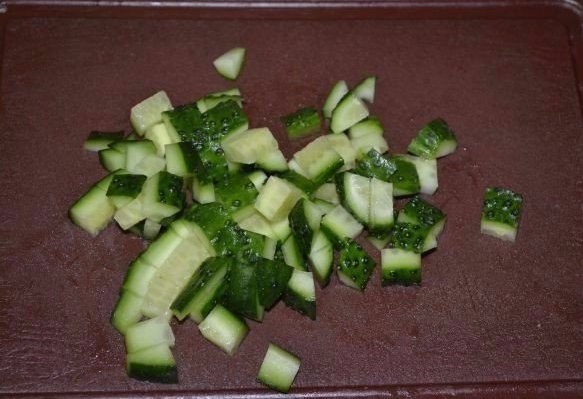 Салат с курицей, овощами и кунжутом.Блюдо получается обалденное Ингредиенты:Помидор – 1 шт.Огурец – ... - 4