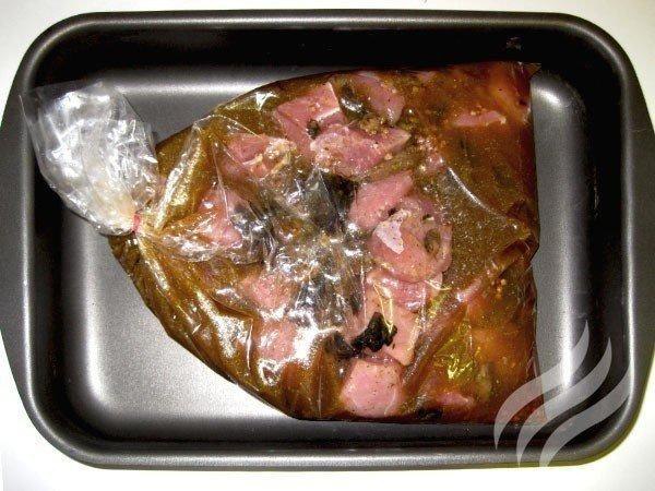 Гречка с мясом и грибами.Чтобы блюдо получилось сочным и ароматным, можно приготовить его в пакете ... - 6