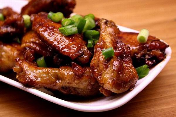 ВКУСНАЯ КУРОЧКА НА КАЖДЫЙ ДЕНЬ.Топ-10 рецептов 1) Куриные голени в сметане с картошкойИНГРЕДИЕНТЫ: ...