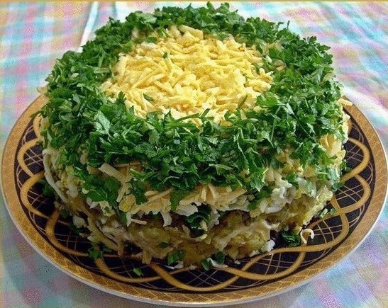 10 салатов с ГРИБАМИ.1. Салат из куриного филе, свежих огурцов и консервированных ... - 4