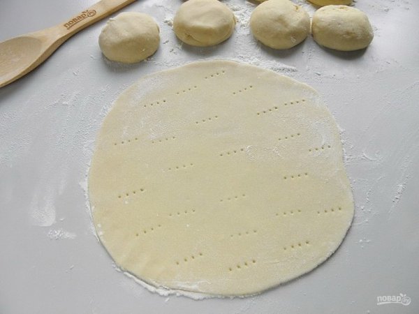 Быстрый торт на сковороде со сгущенкой.Ингредиенты:Сгущенка — 380 Грамм (1 банка)Яйцо — 1 ШтукаМука ... - 6