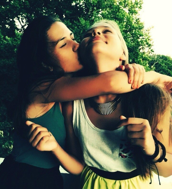 Поделился подругой с друзьями