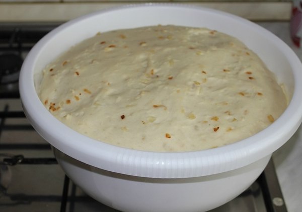 Чиабатта с луком. Чиабатта с луком — это восхитительно вкусный, нежный и воздушный итальянский хлеб, ... - 5