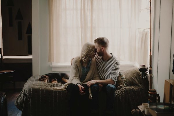 Любовь - Любовь, что делаешь со мною... То в омут головой, то подымает в облака... Меня любить, Ты ...