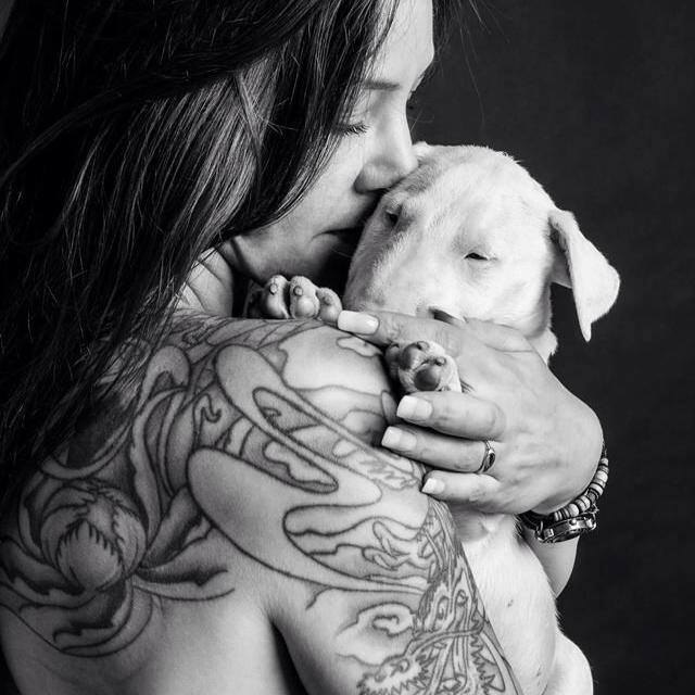 Ушко щеночка пахнет, как мята, Но не прекраснее запаха пяток! Пяточка пахнет сладким печеньем. ...