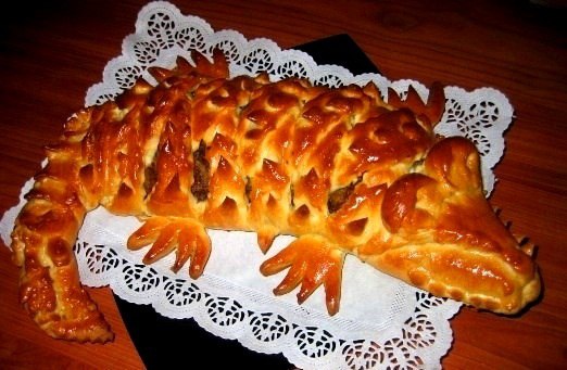 Мясной пирог «Крокодил». Ингредиенты Для теста: 1 пакетик сухих дрожжей (11 грамм) 2 ст. ложки ...