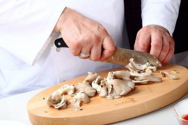 Кисло-сладкая телятина с ананасами.Ингредиенты:Телятина (вырезка) — 600 гВешенки — 300 гЛук — 1 ... - 3