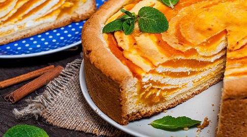 САМЫЙ ВКУСНЫЙ ПИРОГ ОСЕНИ.Нежный, легкий и в меру сладкий!ИНГРЕДИЕНТЫ:Тесто: 2 больших яйца 5 ст.л. ...