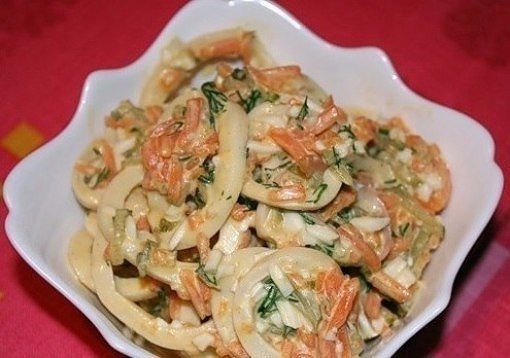 Салат с кальмарами «Лассо».Ингредиенты:-Кальмар (тушка) 3 Штуки-Морковь 1 Штука-Огурец соленый 1 ...