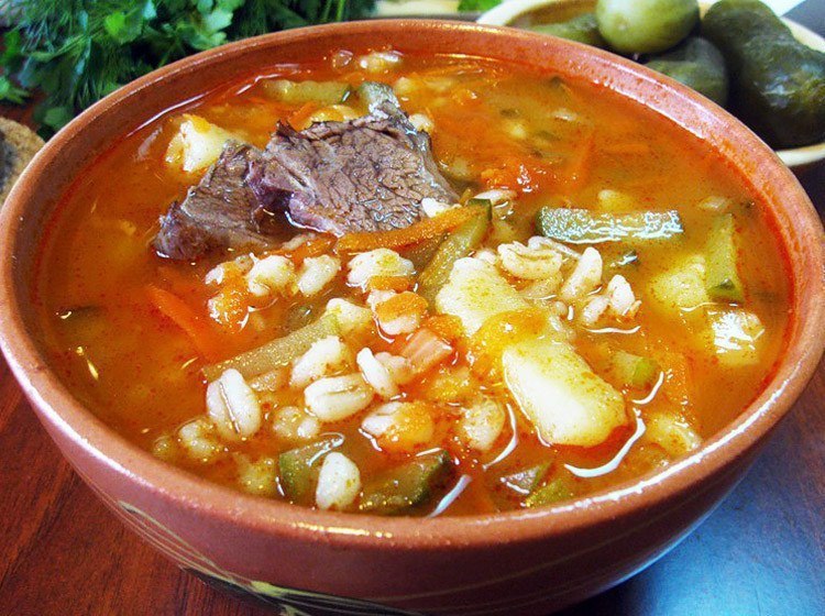 ПЕРВЫЕ БЛЮДА: ТОП-6 РЕЦЕПТОВ. 1) Зеленый борщ ИНГРЕДИЕНТЫ: свинина с косточкой 500 г морковь 1 шт. ... - 3