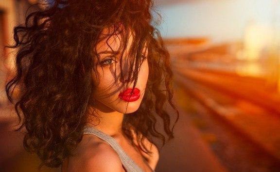 Странное время: Телефон без кнопок... Двери без ручек... Люди без мозгов... Отношения без чувств...