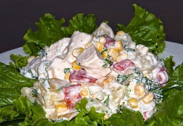 Салат из курицы с ананасами.Нежный, но сытный салат.Вам потребуется:600 г куриных грудок без костей ...