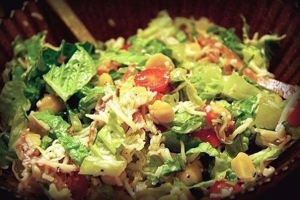 ТОП-7 вкусных салатов без майонеза.1. Салат овощной с маслинами и фетой.Ингредиенты:помидоры, ... - 7