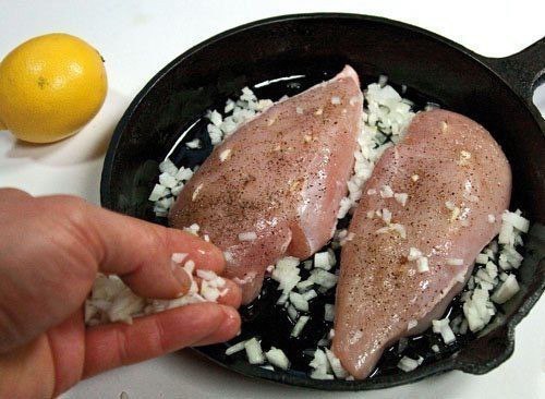 Куриные грудки, запеченные в сливках под сыром.Ингредиенты:Куриное филеЧеснок, который желательно ... - 3