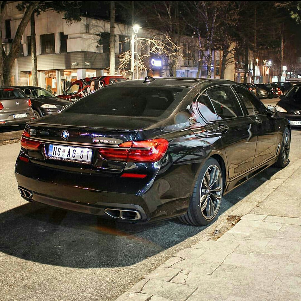   BMW M760Li