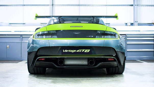Aston Martin Vantage GT8 - 4
